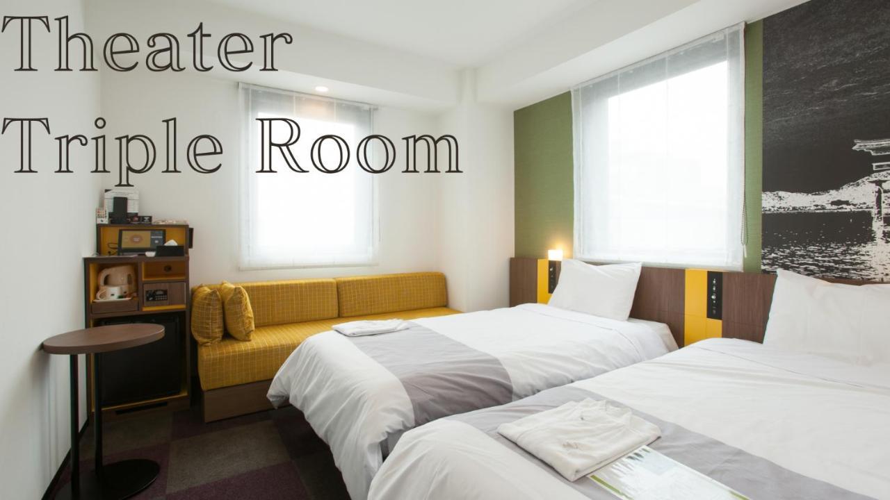 Theater Triple Room Non-Smoking